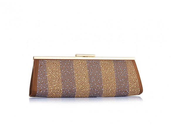 Pochette in raso con chiusura metallica